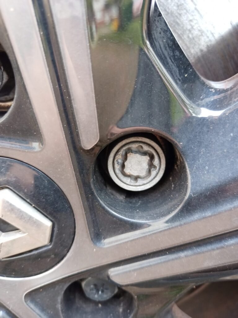 Renault Captur wheel locking nut key replacement