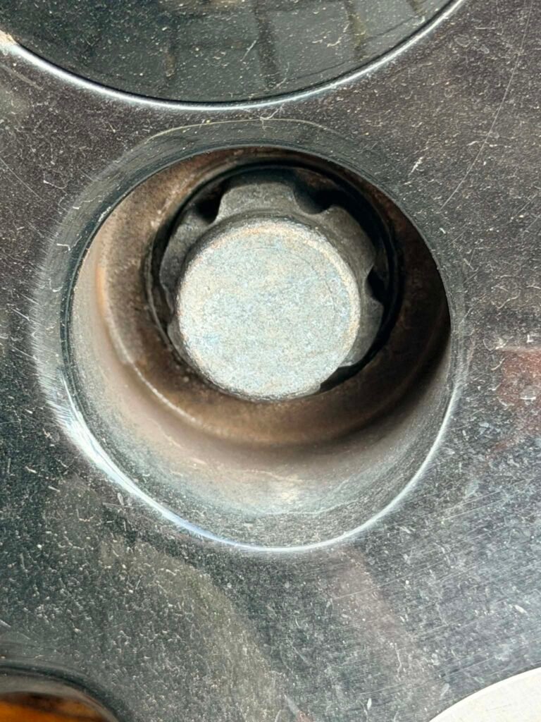 Renault Captur wheel locking nut key replacement
