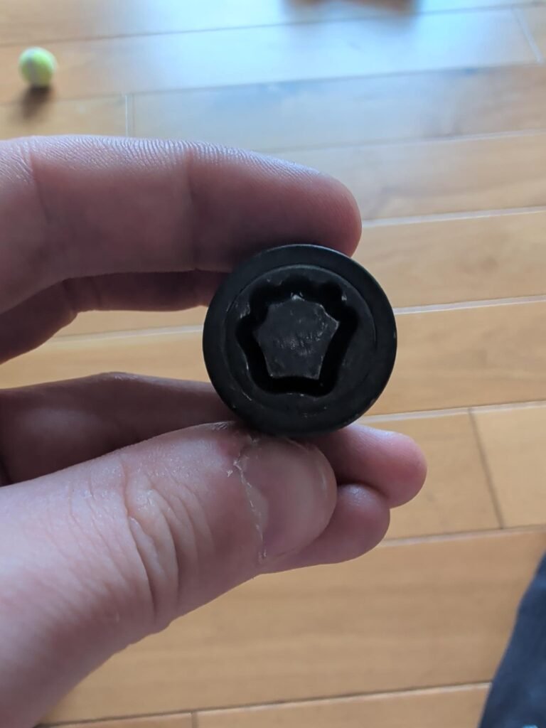 Renault Capture wheel locking nut key replacement