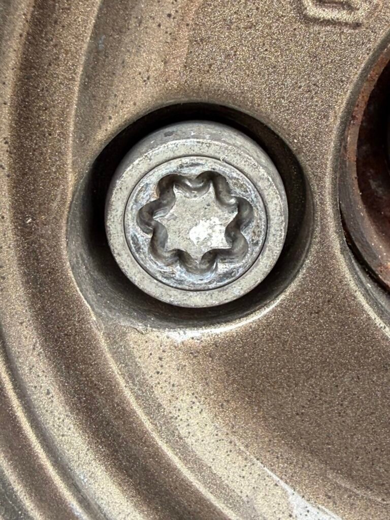 Renault Clio 182 mk2 wheel locking nut key replacement
