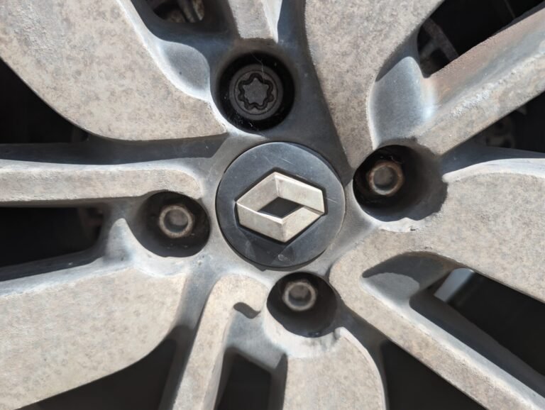 Renault Clio 2016 wheel locking nut key replacement
