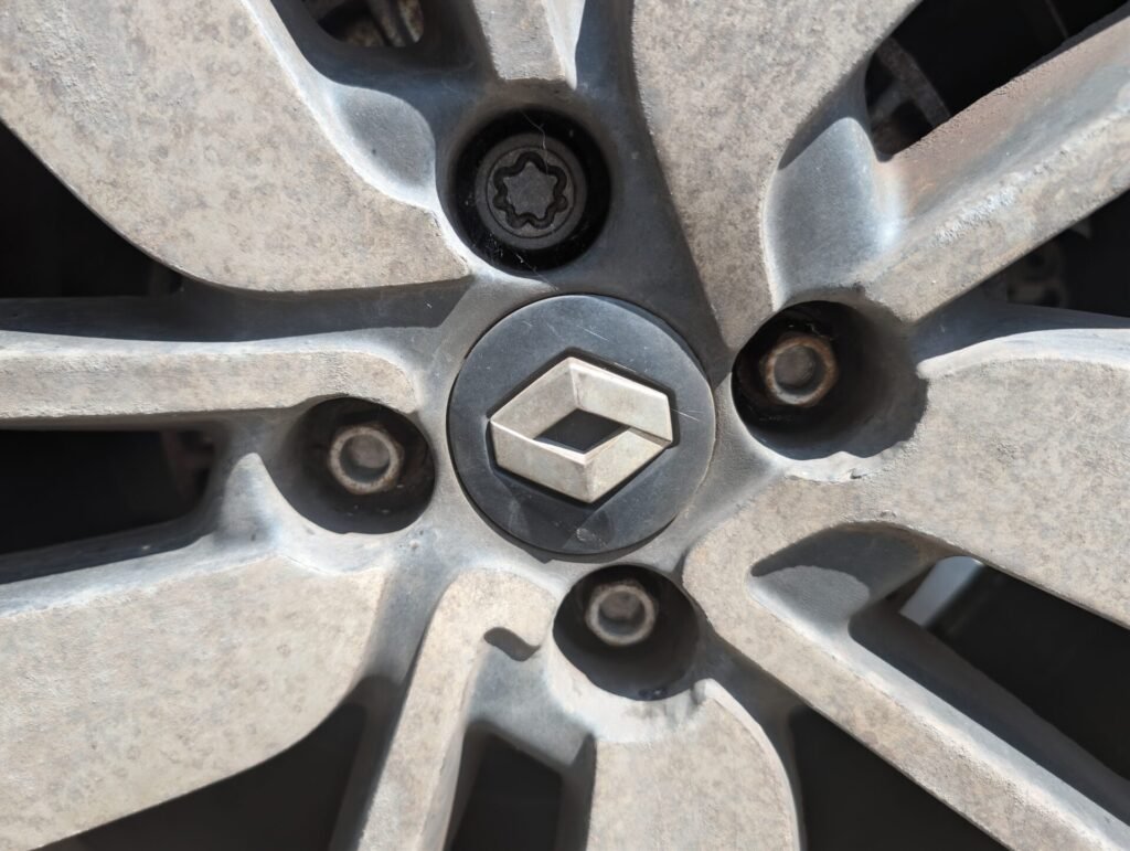 Renault Clio 2016 wheel locking nut key replacement