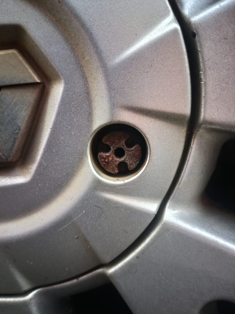 Renault Clio wheel locking nut key replacement