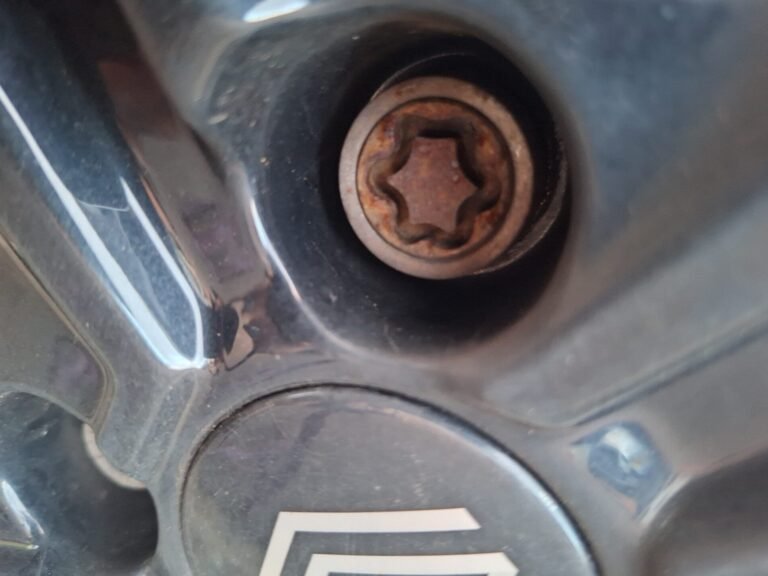Renault Clio wheel locking nut key replacement