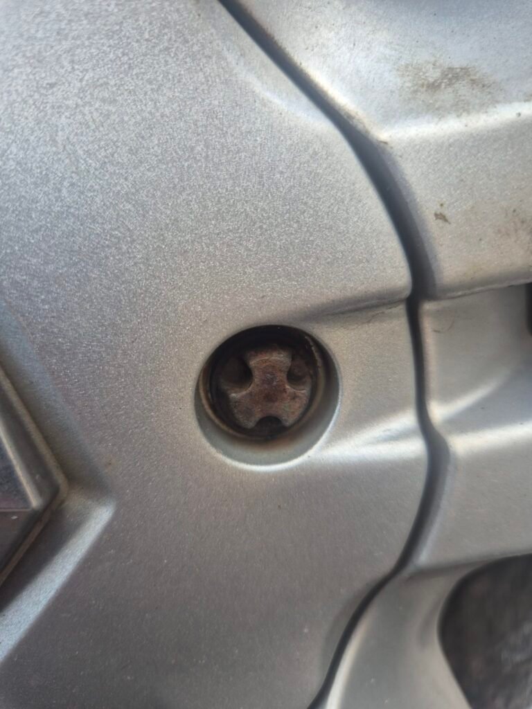 Renault Clio wheel locking nut key replacement