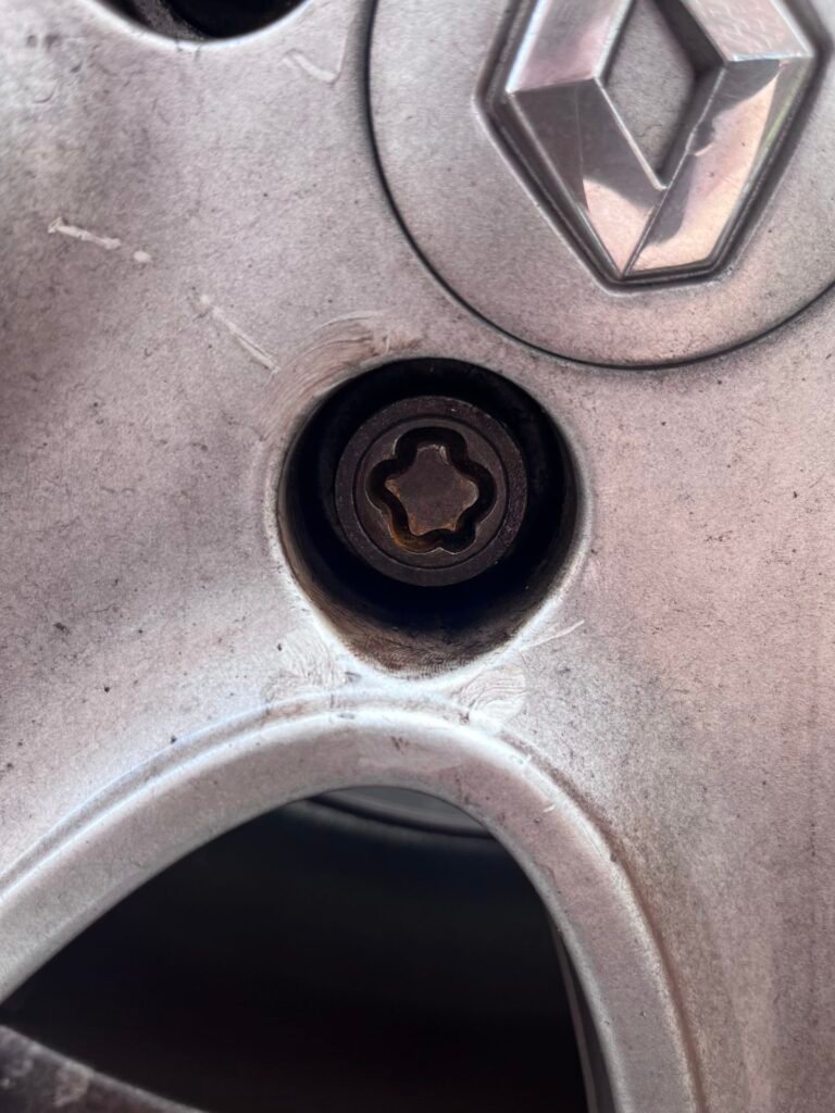 Renault Clio wheel locking nut key replacement