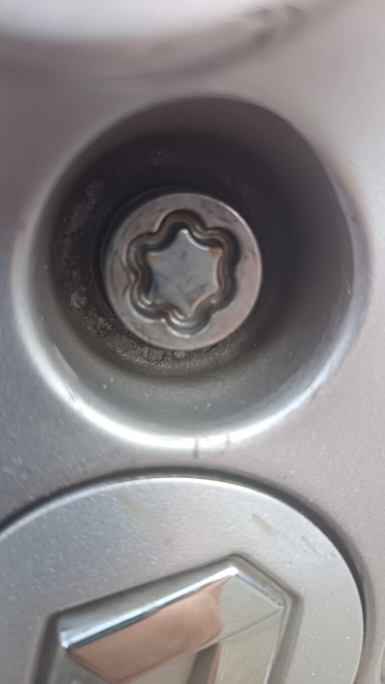 Renault Clio wheel locking nut key replacement