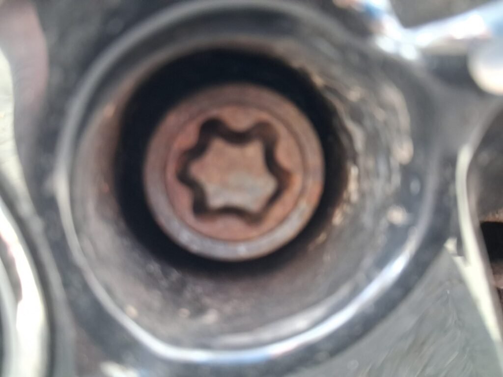Renault Clio wheel locking nut key replacement