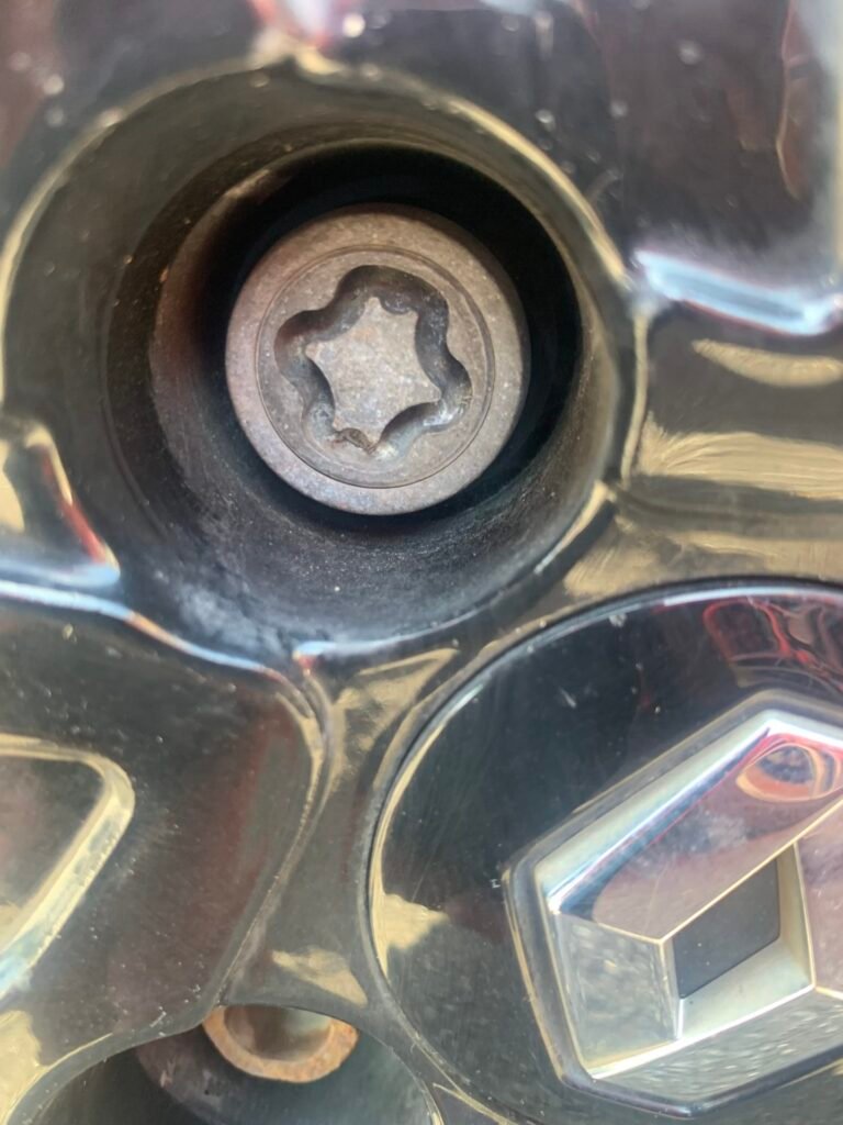 Renault Clio wheel locking nut key replacement