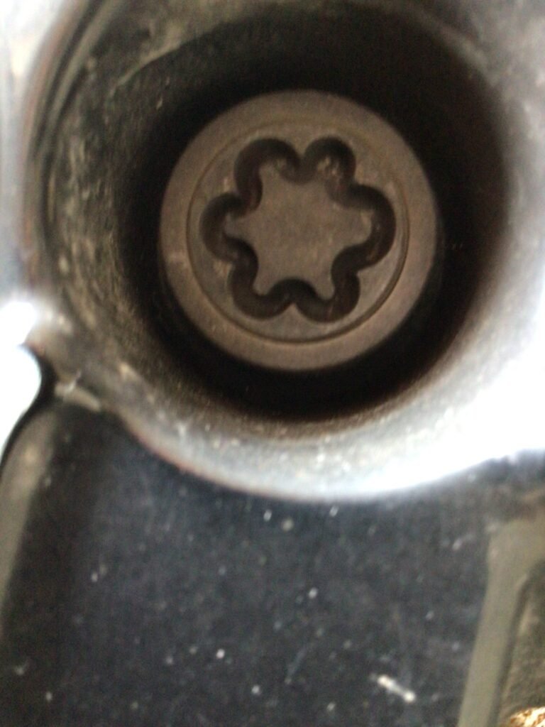 Renault Clio wheel locking nut key replacement