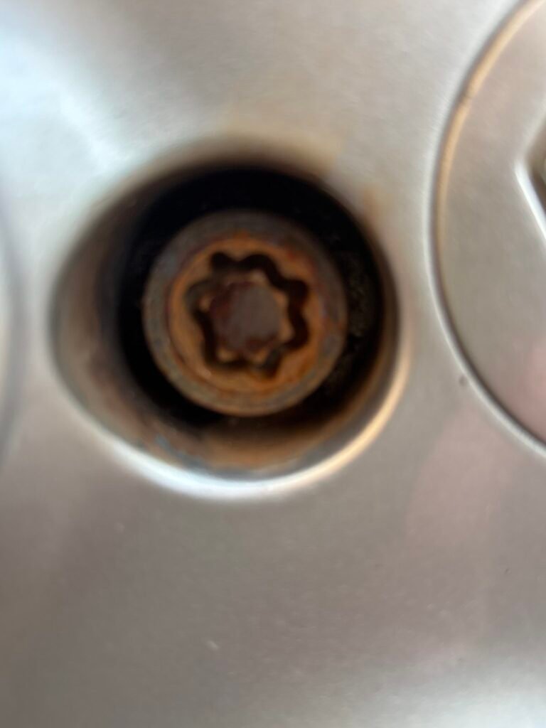 Renault Clio wheel locking nut key replacement
