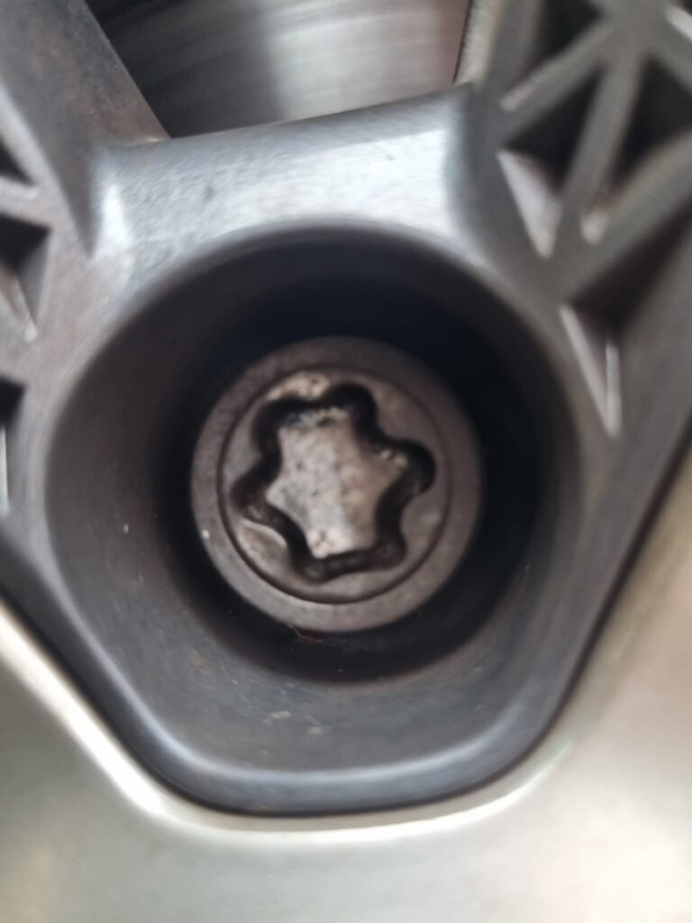 Renault Grand Scenic wheel locking nut key replacement