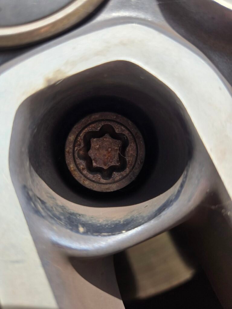 Renault Kadjar wheel locking nut key replacement