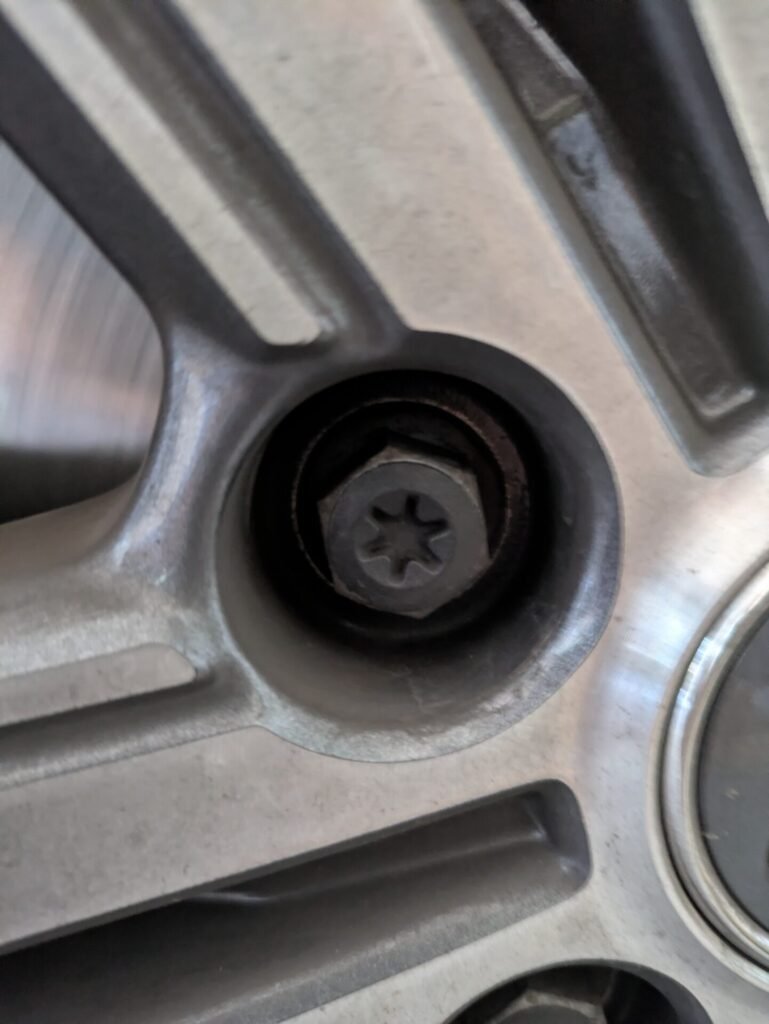 Renault Megane Grandtour Kombi BJ 2023 wheel locking nut key replacement