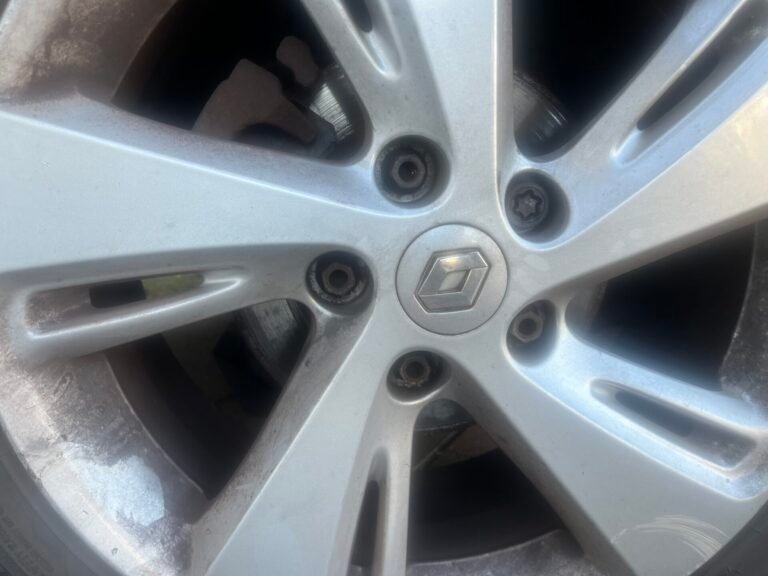 Renault Megane wheel locking nut key replacement