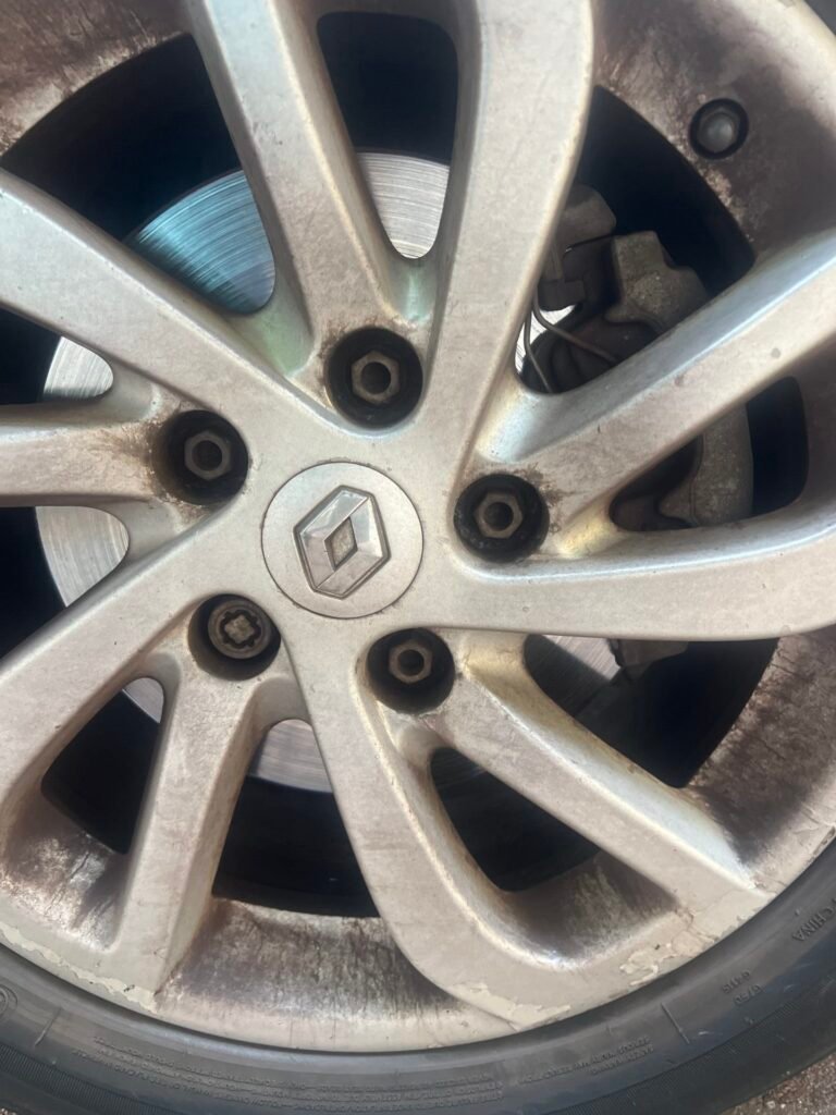 Renault Megane wheel locking nut key replacement