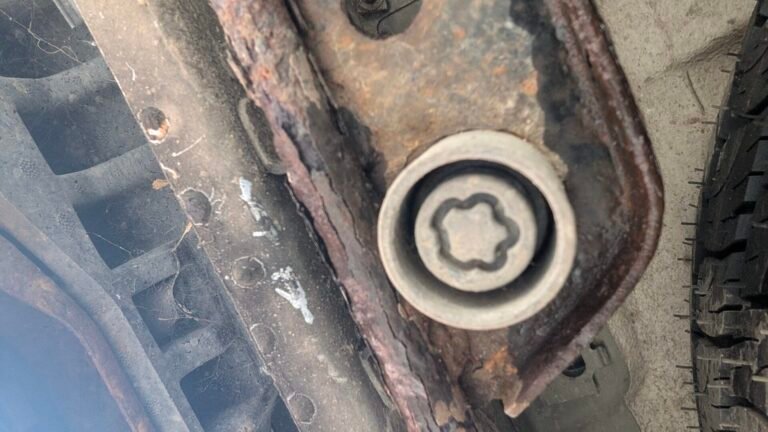 Renault Traffic sport wheel locking nut key replacement