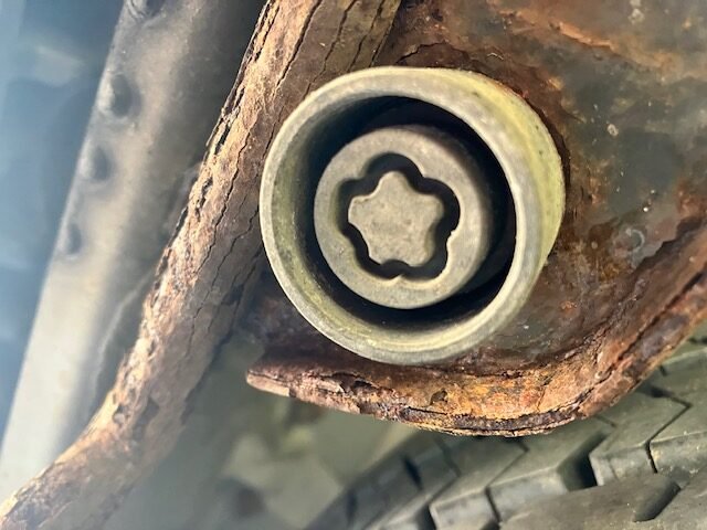 Renault Trafic wheel locking nut key replacement