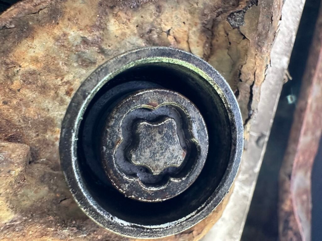 Renault Trafic wheel locking nut key replacement