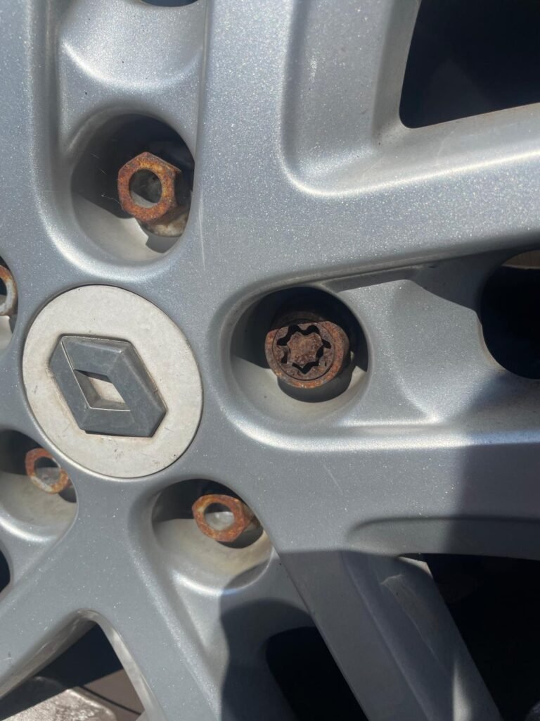 Renault Trafic wheel locking nut key replacement