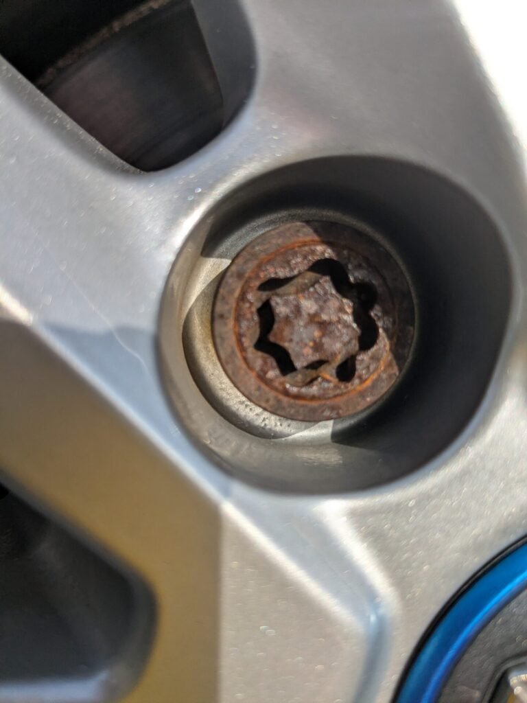 Renault Zoe wheel locking nut key replacement