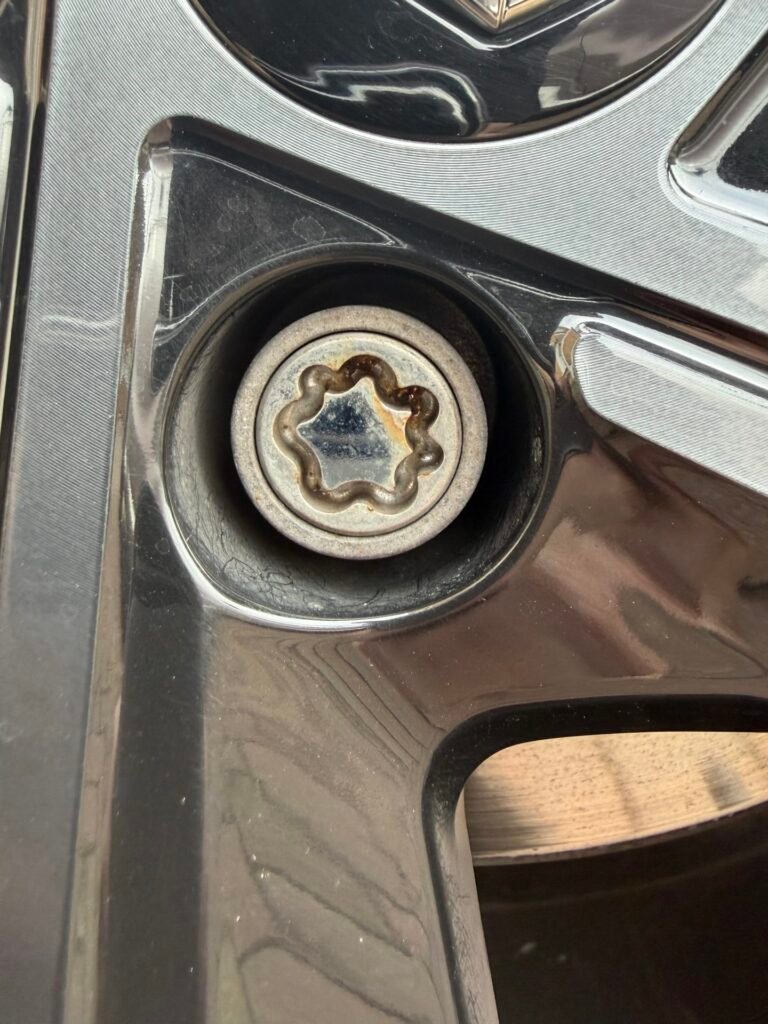 Renault Arkana wheel locking nut