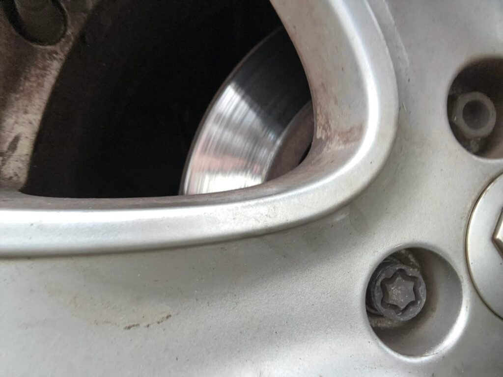 Renault Clio 2014 lug nut key