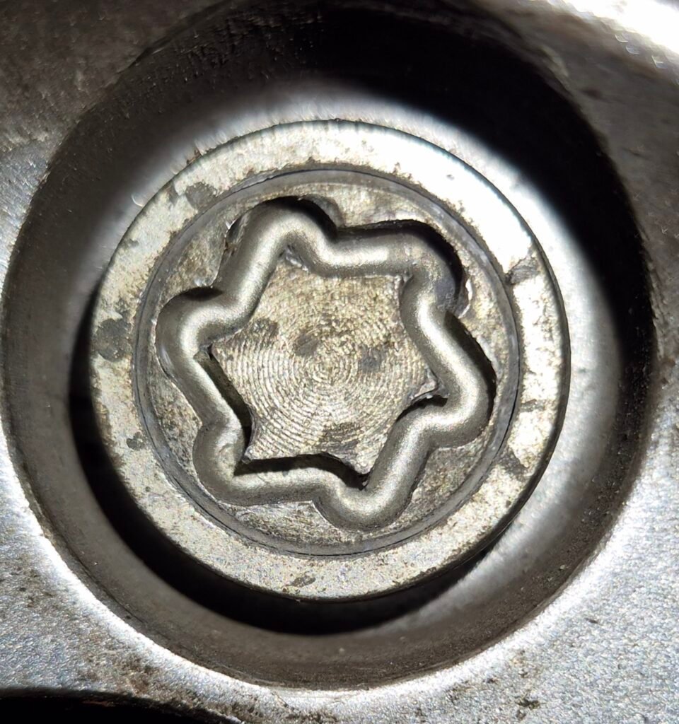 Renault Clio wheel locking key