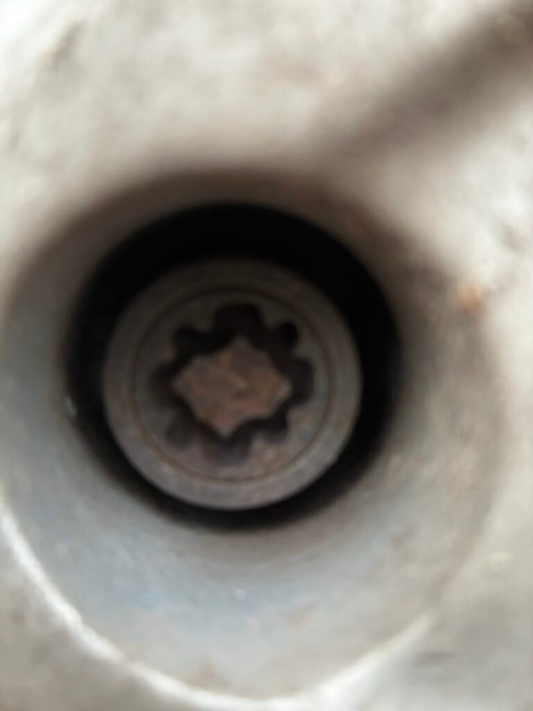 Renault Grand Scenic wheel locking key