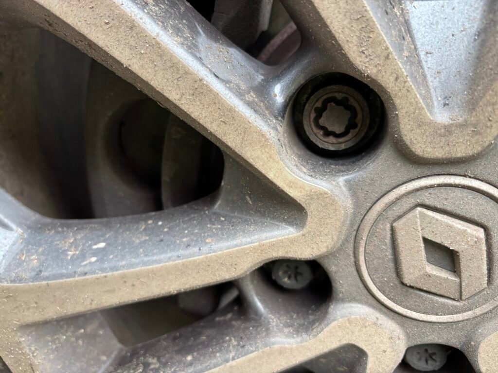 Renault Kadjar locking wheel nut key