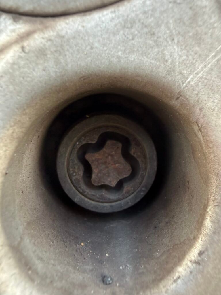 Renault Megane locking wheel nut key