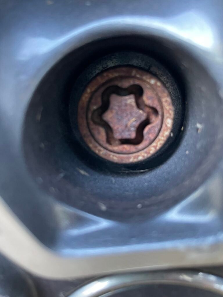 Renualt Kadjar wheel locking nut key replacement