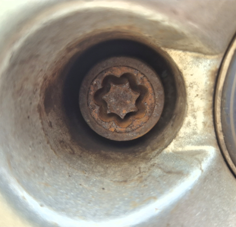 Saab 9-3 wheel locking nut key replacement