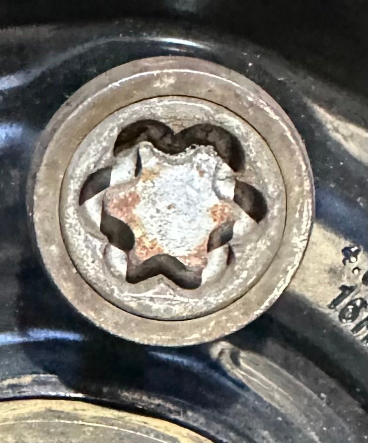 SAAB 9-3 wheel locking nut key replacement