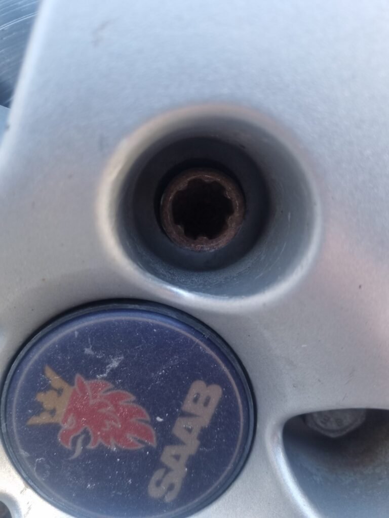 Saab 9-5 Estate 2004 2.3 Turbo wheel locking nut key replacement