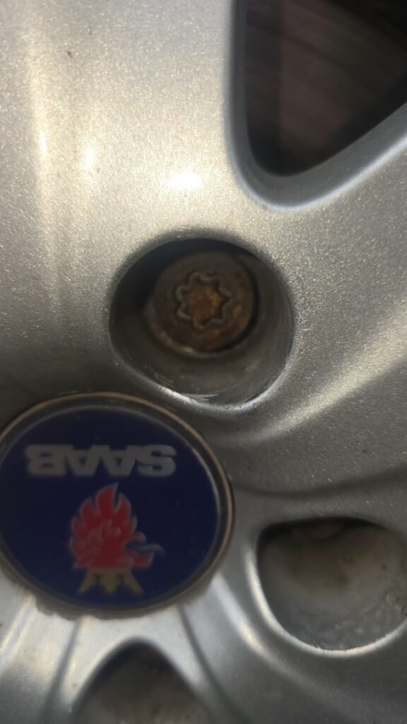 Saab 93 wheel locking nut key replacement