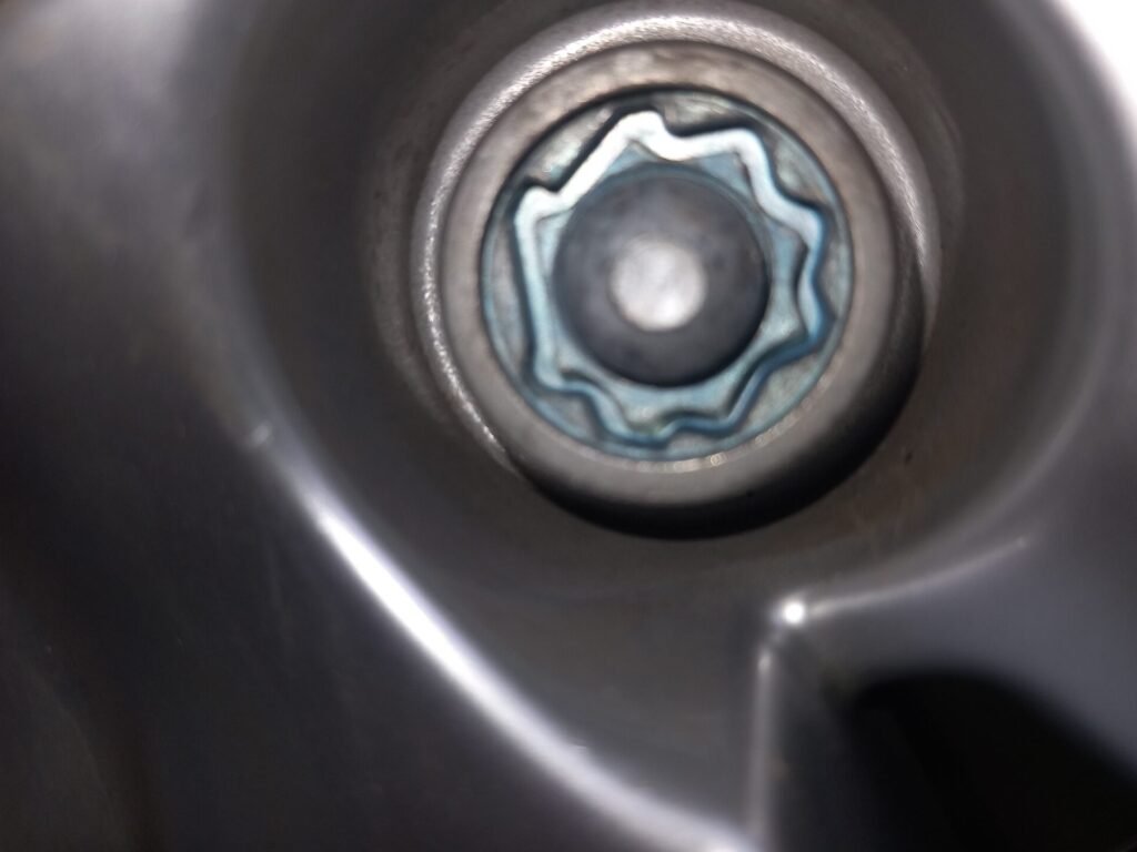 Saab 95 wheel locking nut key replacement