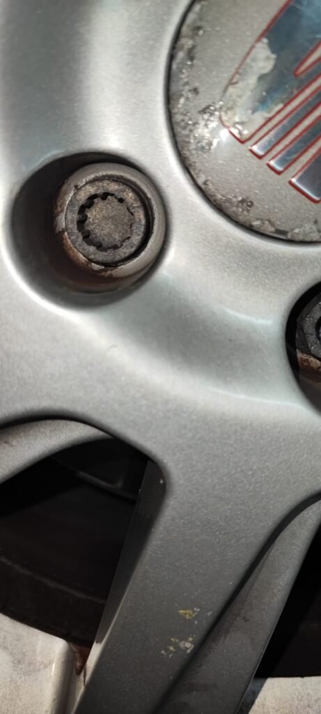 Seat Exeo St style 2010 143 ps wheel locking nut key replacement