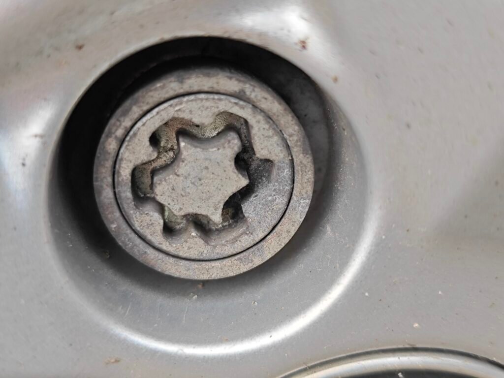 Seat Arona wheel locking nut key replacement