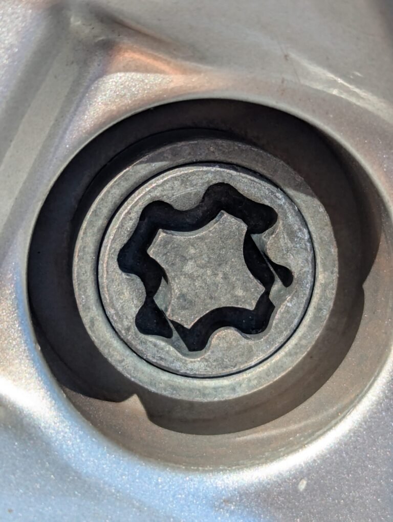 Seat Arona wheel locking nut key replacement
