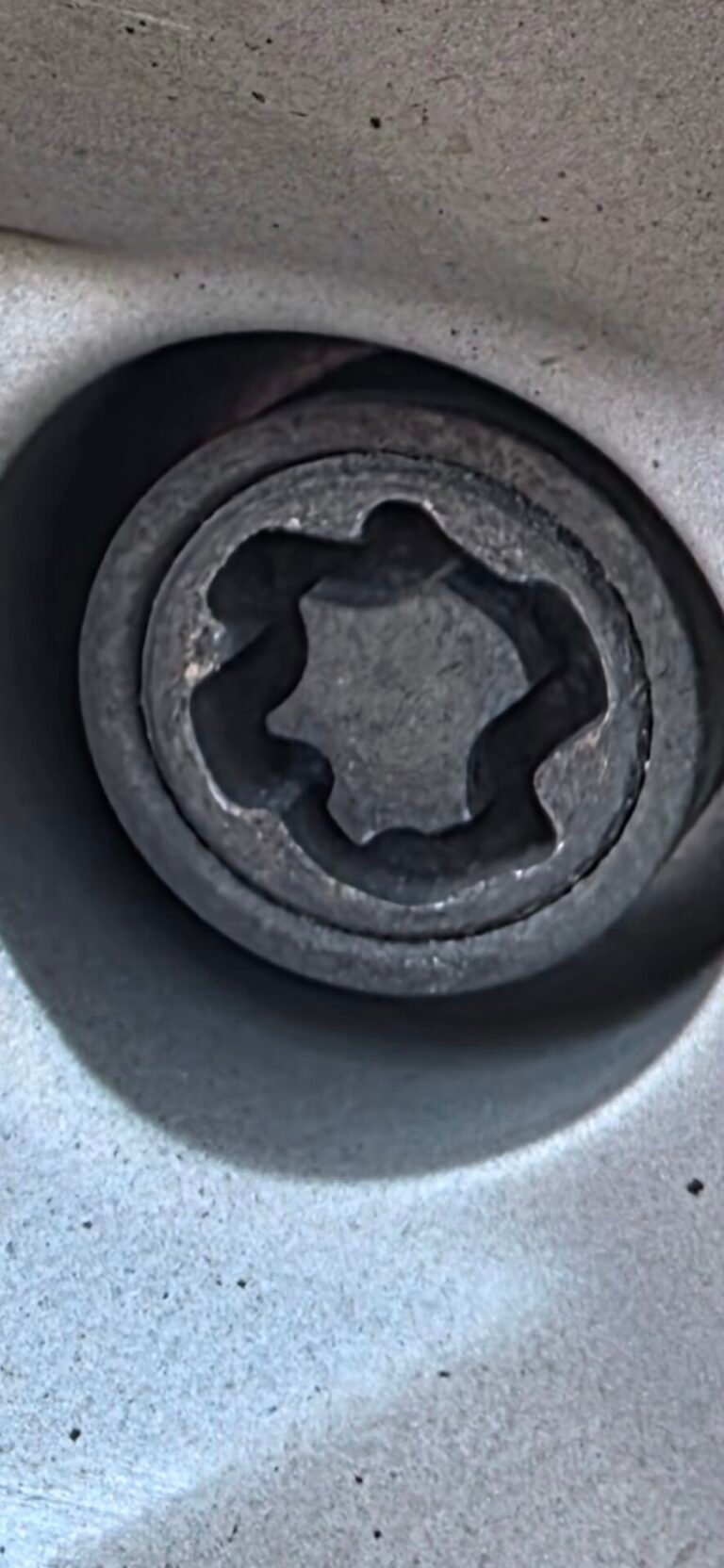 Seat Arona wheel locking nut key replacement