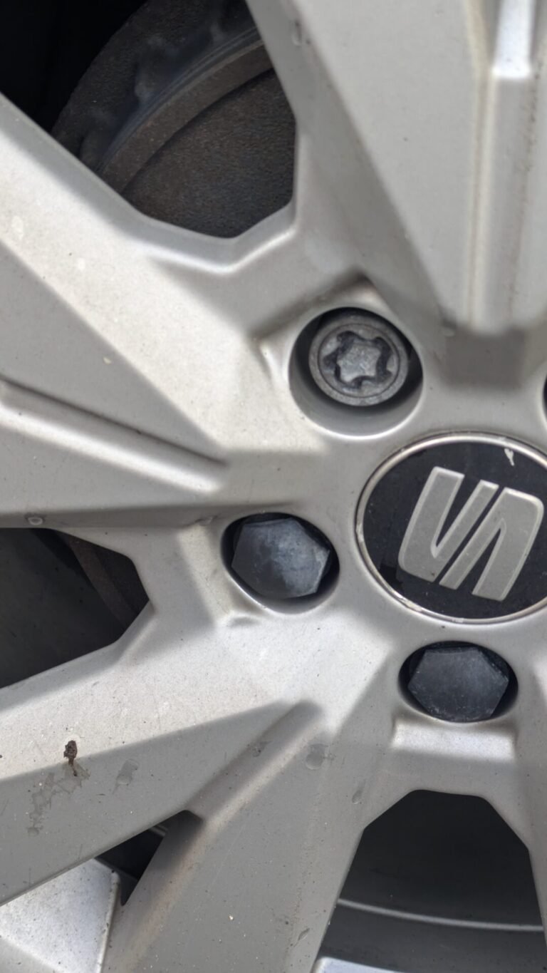 Seat Arona wheel locking nut key replacement