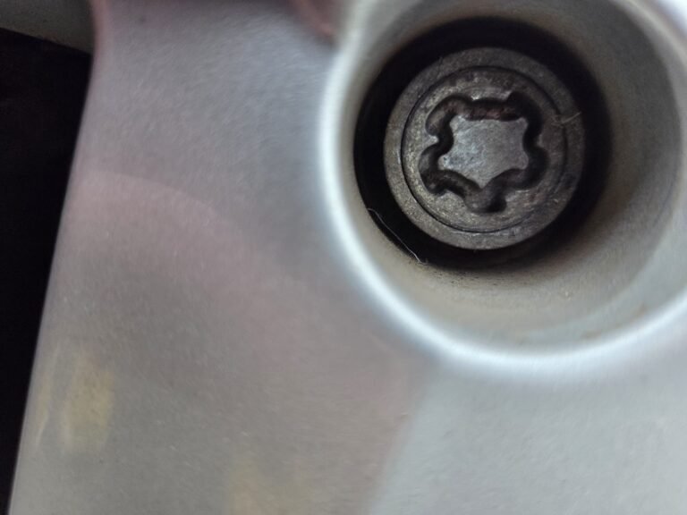 seat leon 2009-2010 wheel locking nut key replacement