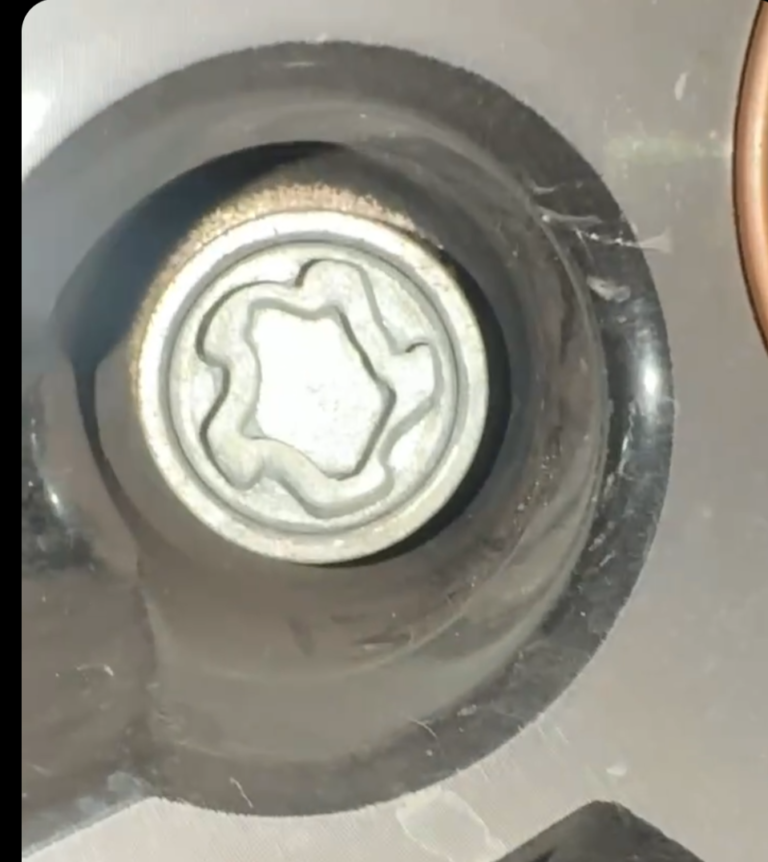 Seat Leon cupra wheel locking nut key replacement