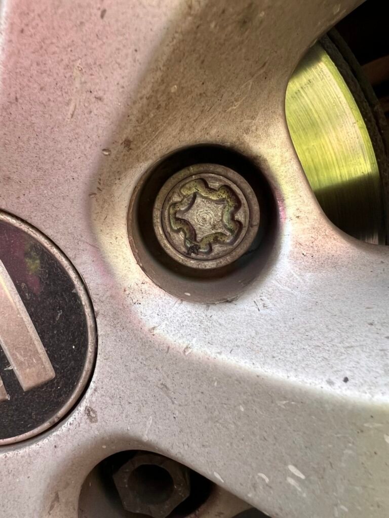 Seat Leon FR wheel locking nut key replacement