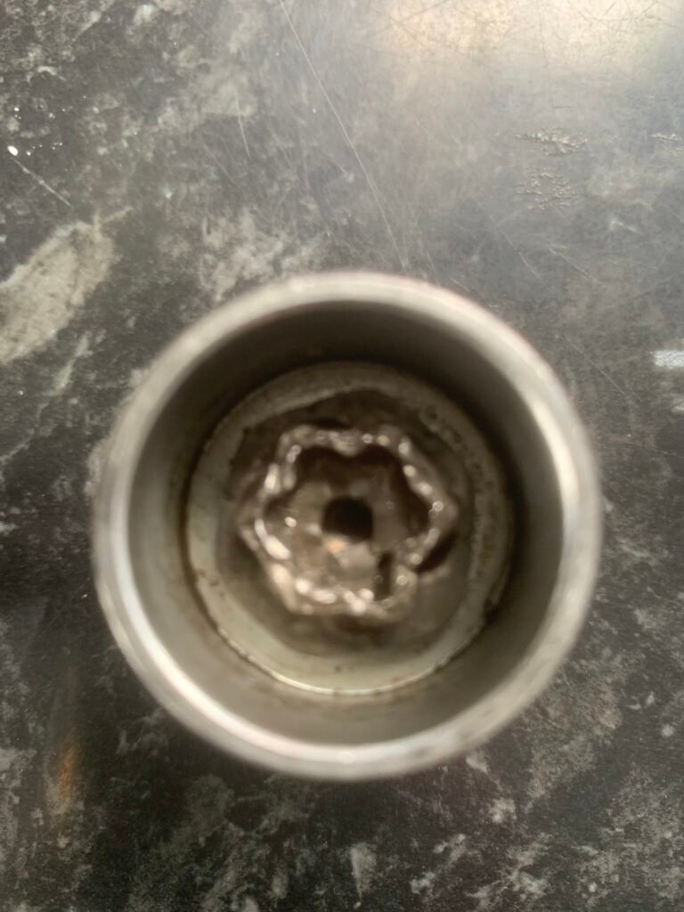 Seat Leon wheel locking nut key replacement