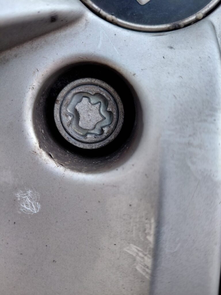 Seat Leon wheel locking nut key replacement