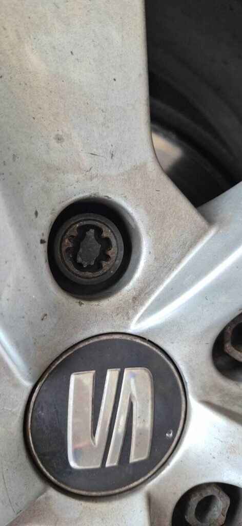 Seat Leon wheel locking nut key replacement