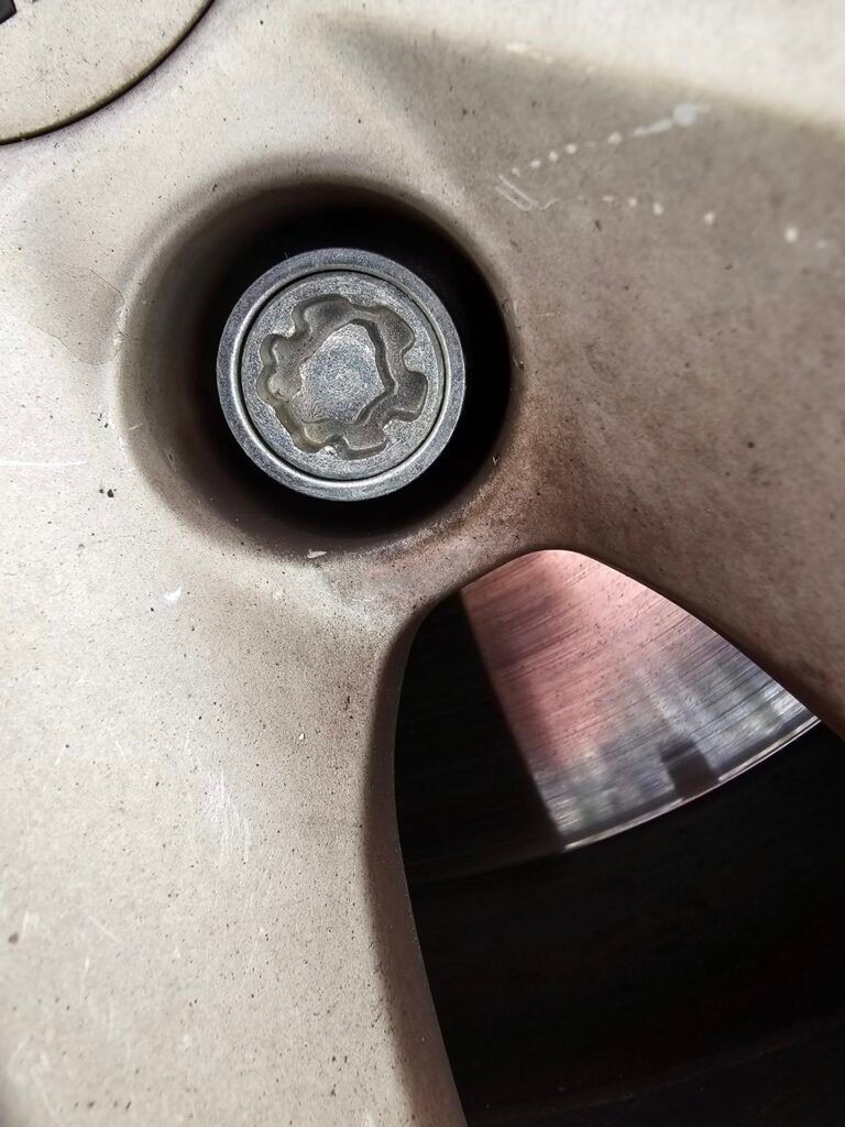 Seat Leon wheel locking nut key replacement