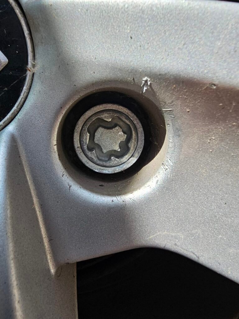 Seat Leon wheel locking nut key replacement